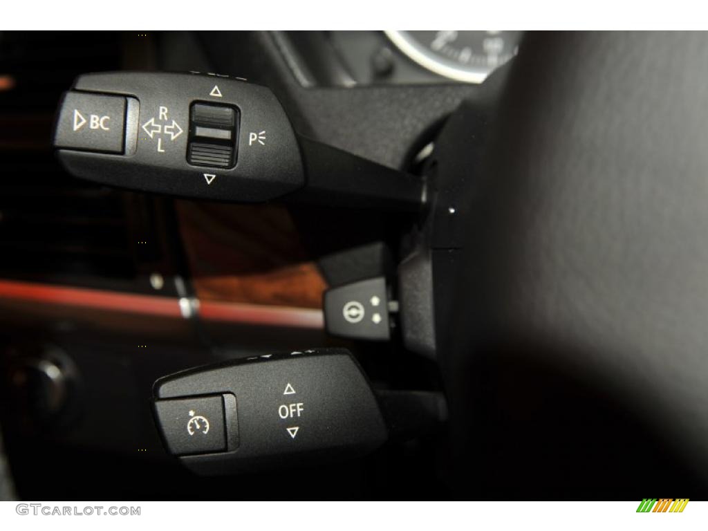 2010 BMW X6 xDrive35i Controls Photo #48405181