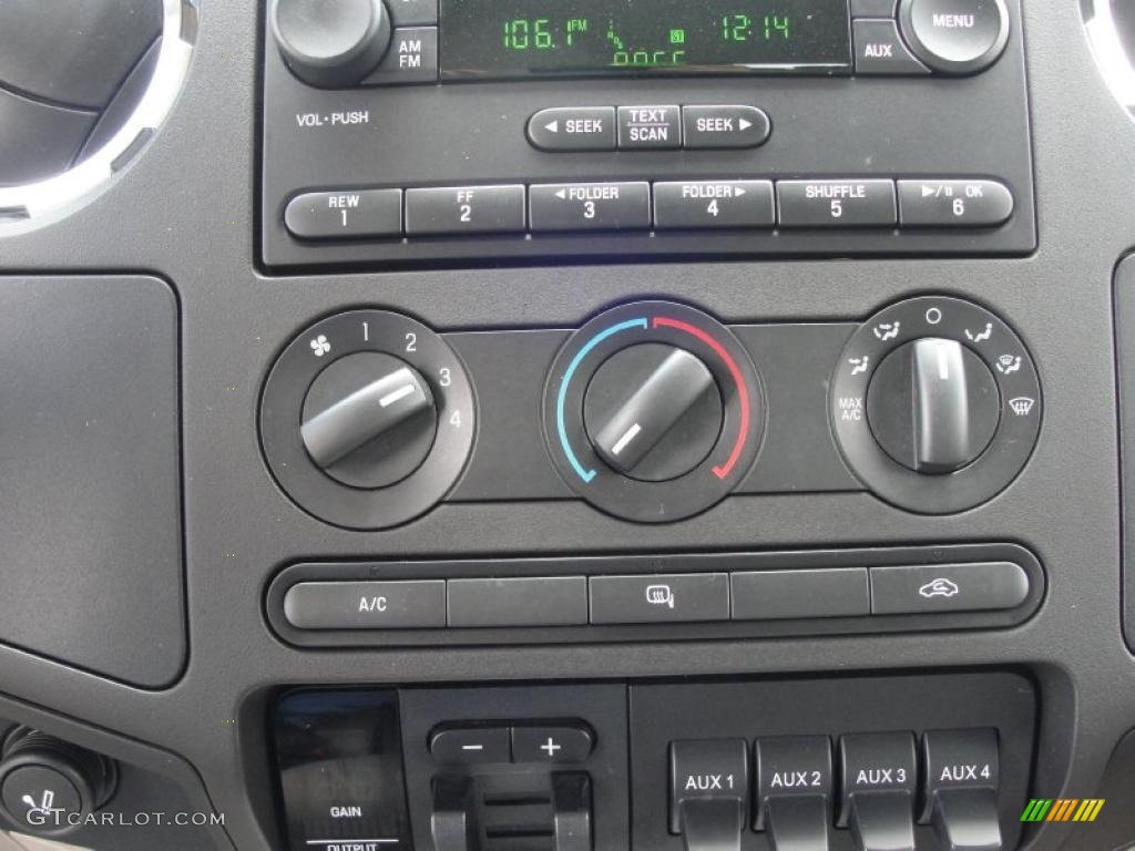 2008 Ford F350 Super Duty XLT Crew Cab Dually Controls Photo #48405247