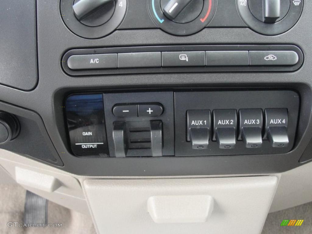 2008 Ford F350 Super Duty XLT Crew Cab Dually Controls Photo #48405259