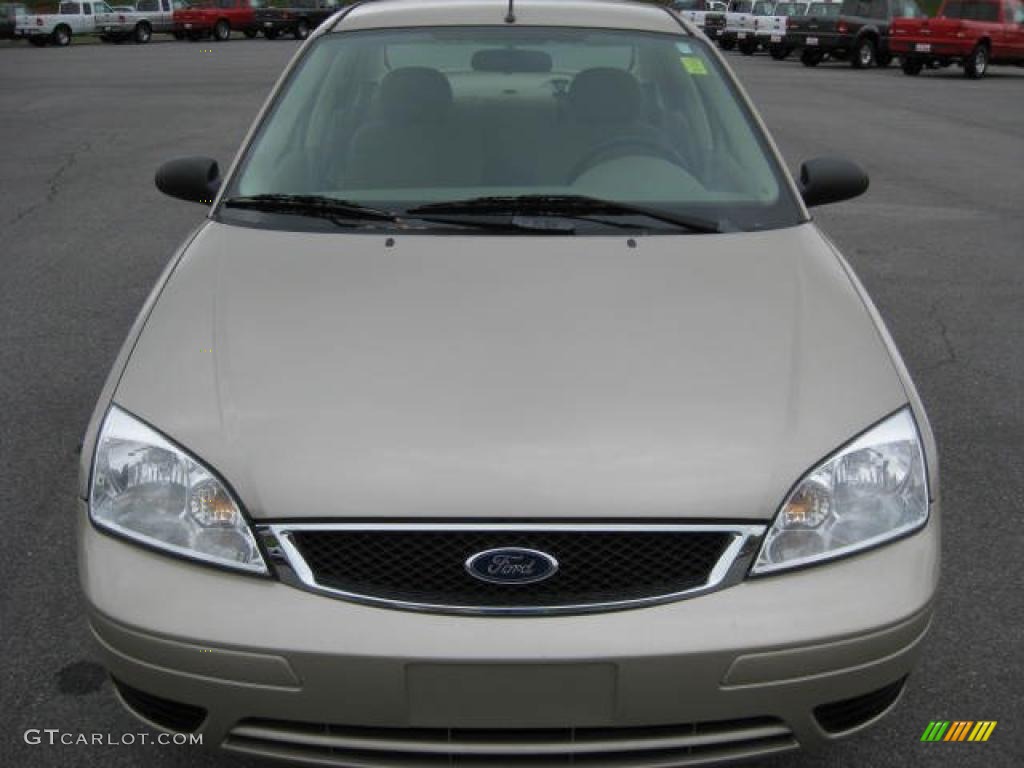 2007 Focus ZX4 S Sedan - Pueblo Gold Metallic / Dark Pebble/Light Pebble photo #3