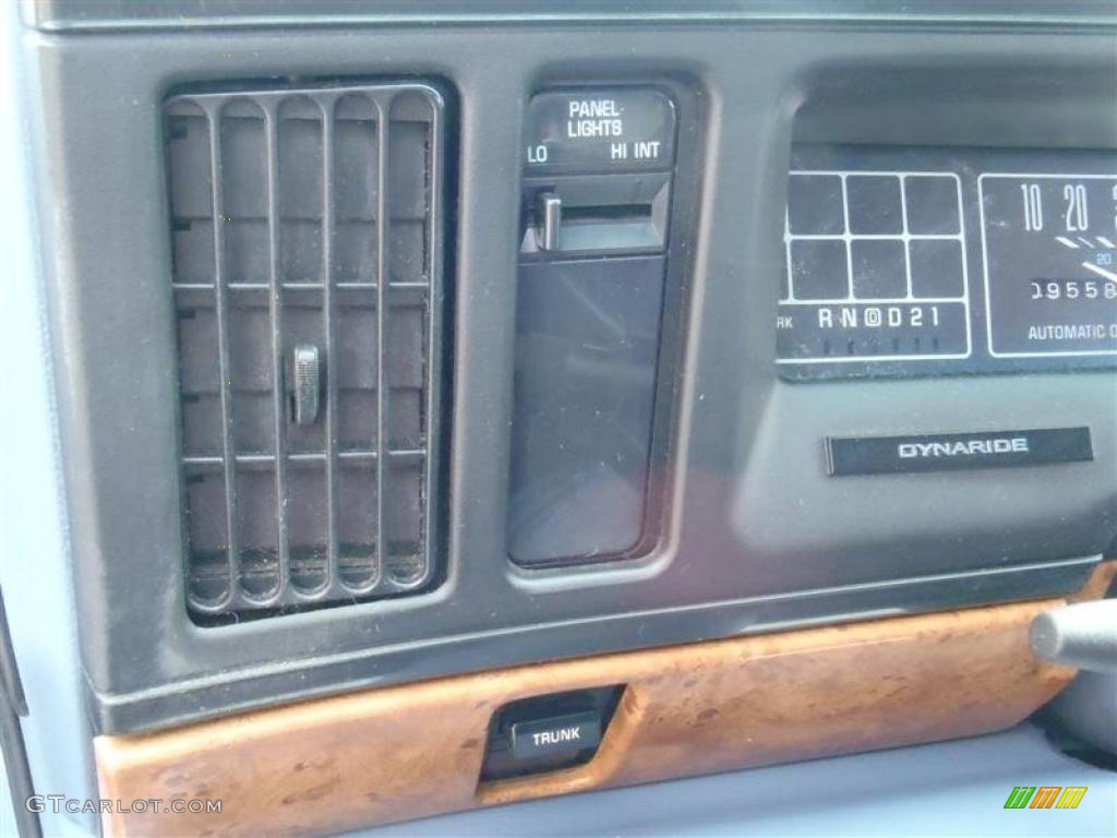 1994 LeSabre Custom - Light Adriatic Blue Metallic / Blue photo #31
