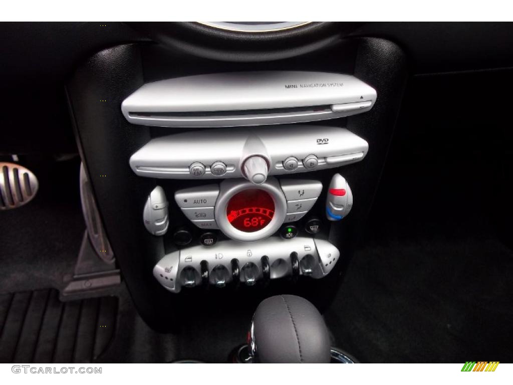 2008 Mini Cooper S Hardtop Controls Photo #48407572