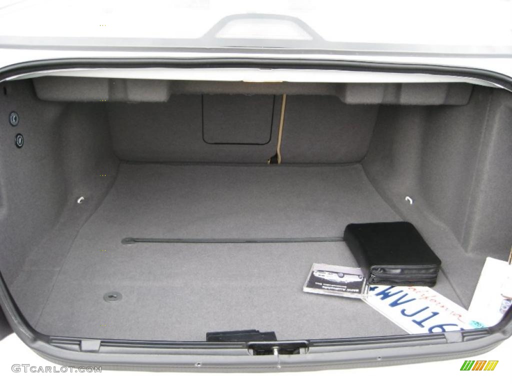 2000 BMW 5 Series 528i Sedan Trunk Photo #48409198