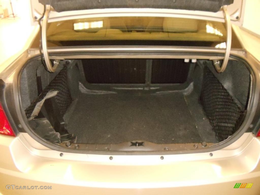 2004 Chevrolet Malibu LS V6 Sedan Trunk Photo #48409690