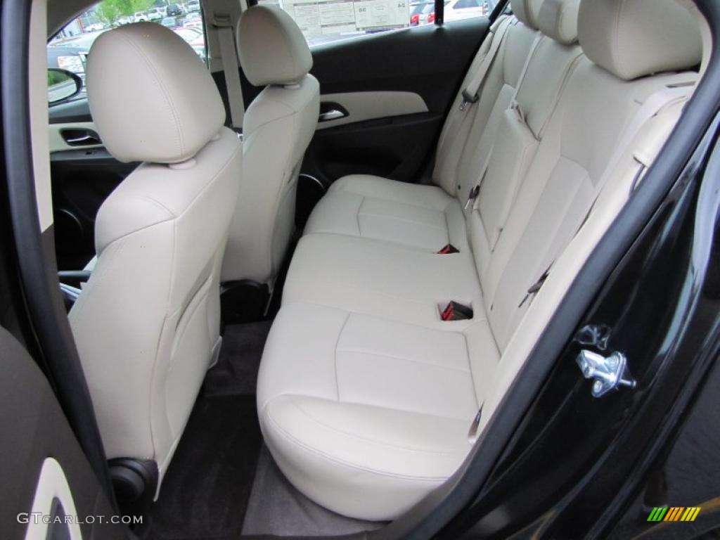 Cocoa/Light Neutral Leather Interior 2011 Chevrolet Cruze LT Photo #48414556