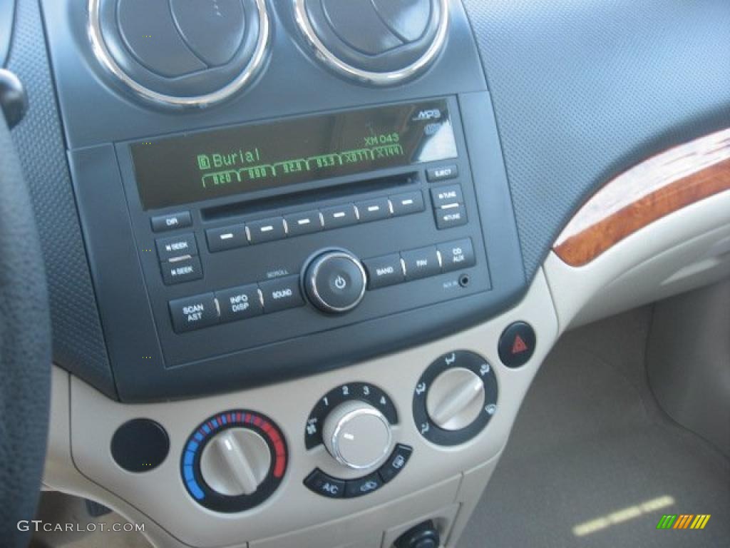 2009 Chevrolet Aveo Aveo5 LT Controls Photo #48415672