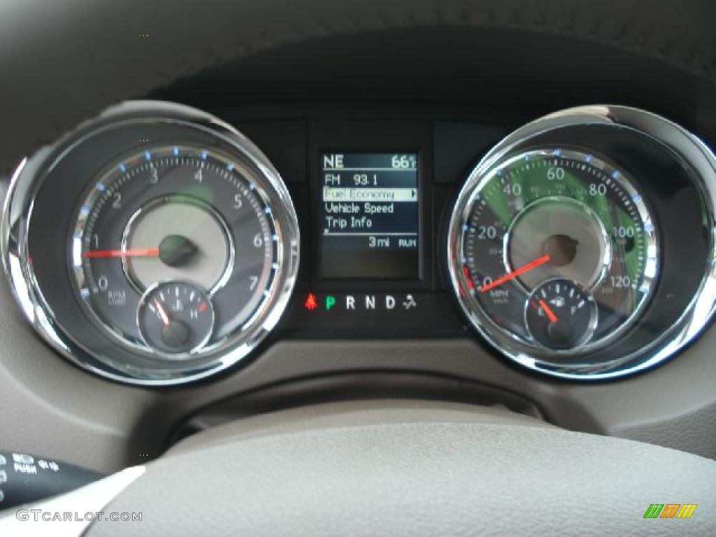 2011 Chrysler Town & Country Limited Gauges Photos