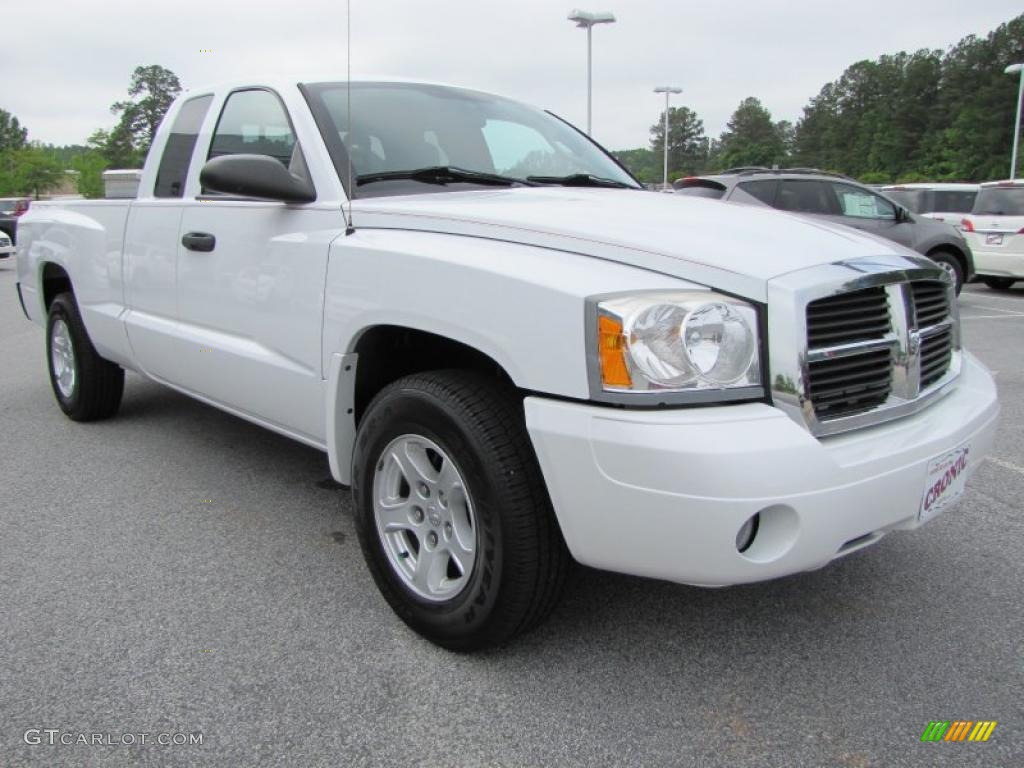 2006 Dakota SLT Club Cab - Bright White / Medium Slate Gray photo #7