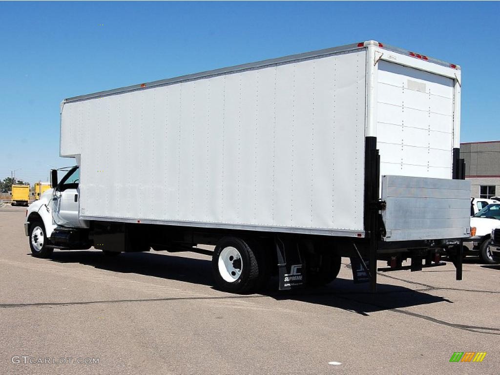 Oxford White 2008 Ford F750 Super Duty XL Chassis Regular Cab Moving Truck Exterior Photo #48421186