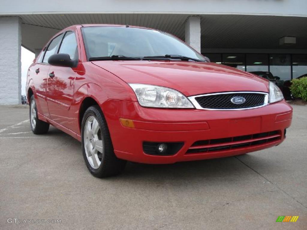 2007 Focus ZX4 SES Sedan - Infra-Red / Dark Pebble/Light Pebble photo #1