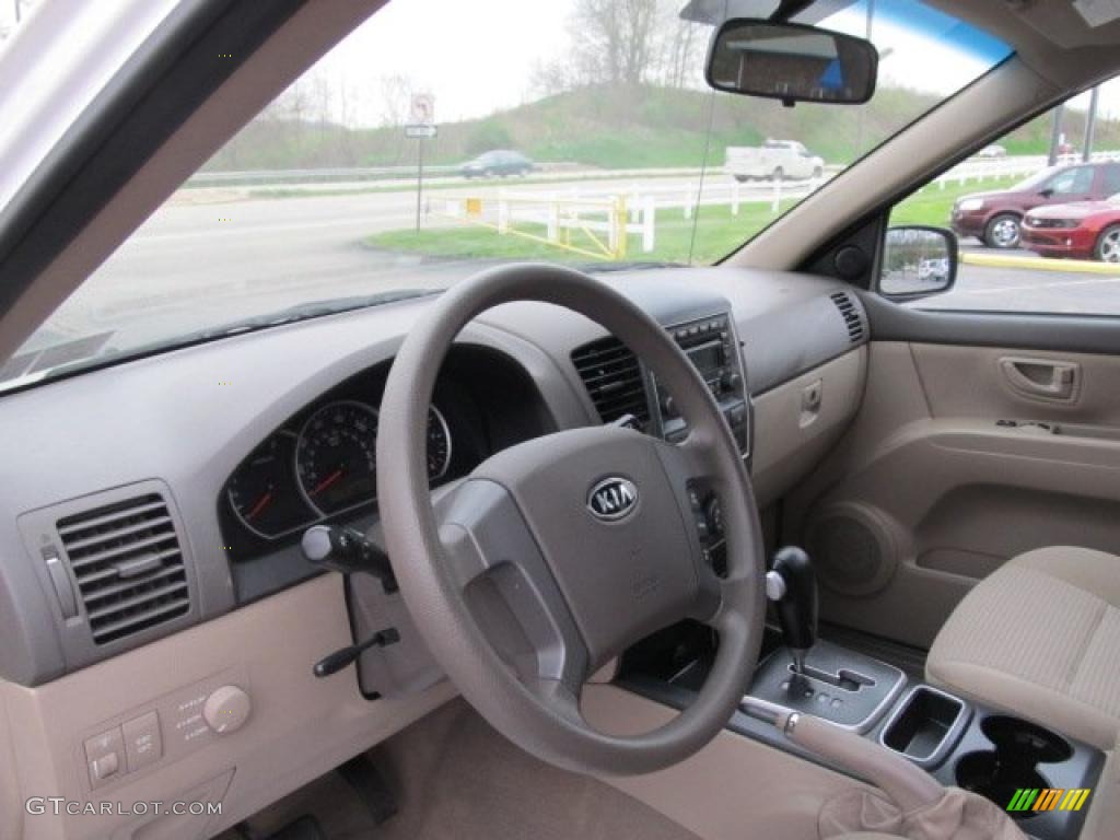 2009 Sorento LX 4x4 - Clear White / Beige photo #13