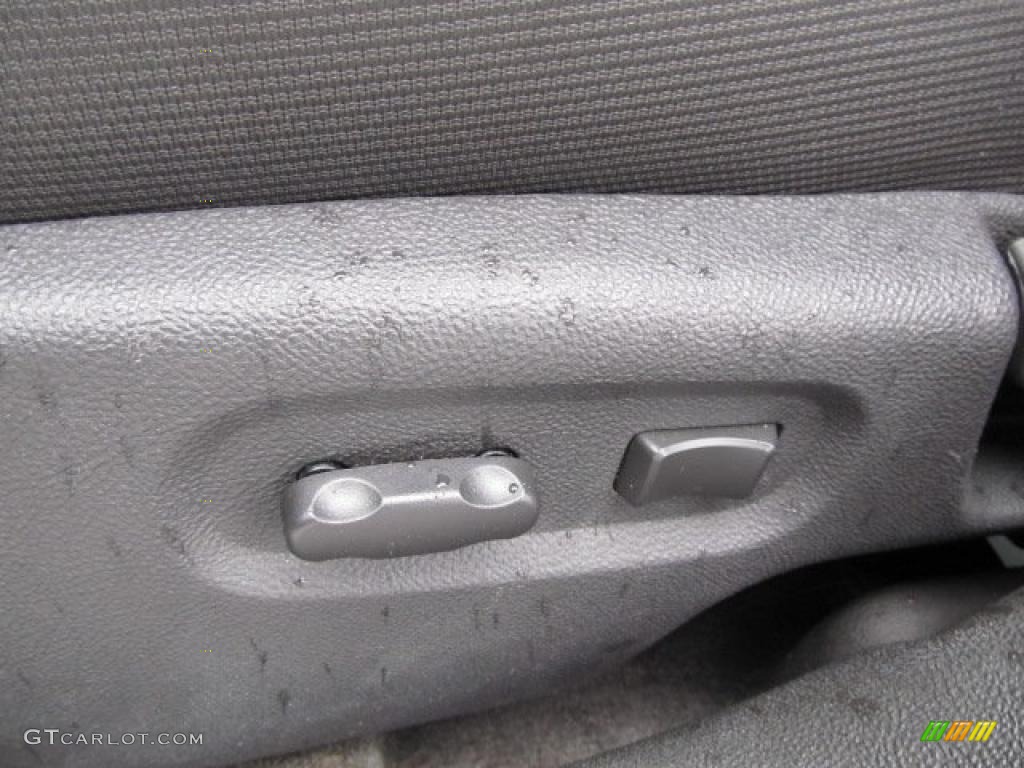 2011 HHR LT - Silver Ice Metallic / Gray photo #15