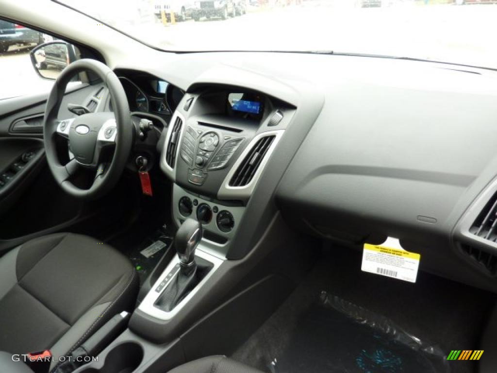 2012 Ford Focus SE 5-Door Charcoal Black Dashboard Photo #48424882
