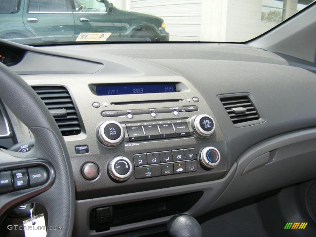 2007 Honda Civic LX Coupe Controls Photo #48425974