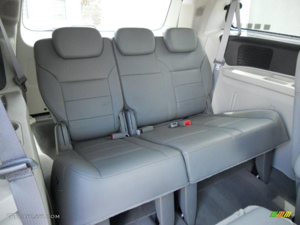 Aero Grey Interior 2009 Volkswagen Routan SEL Photo #48427504