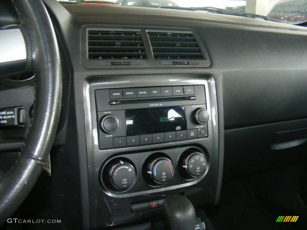 2009 Dodge Challenger R/T Controls Photo #48428314