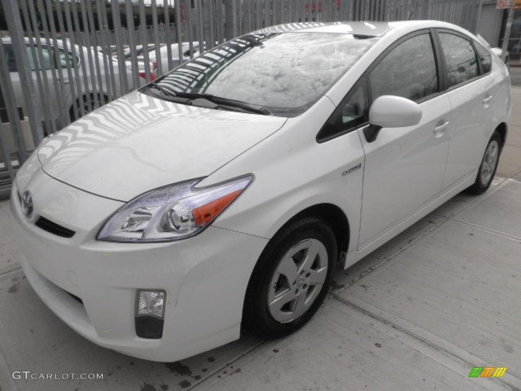 Blizzard White Pearl Toyota Prius