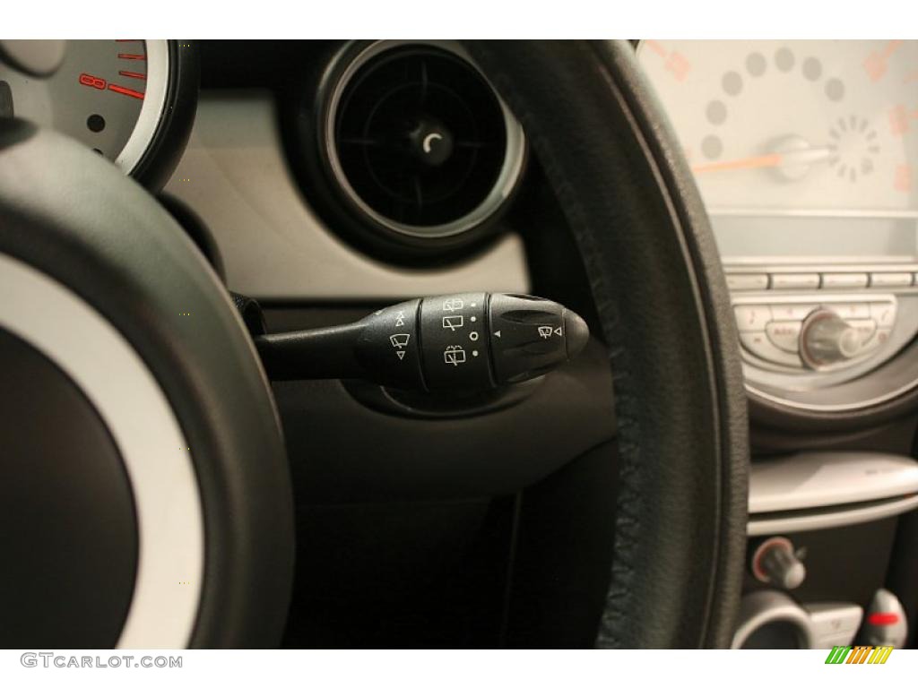 2008 Mini Cooper Hardtop Controls Photo #48429952