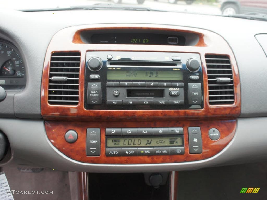 2004 Toyota Camry XLE Controls Photo #48433710