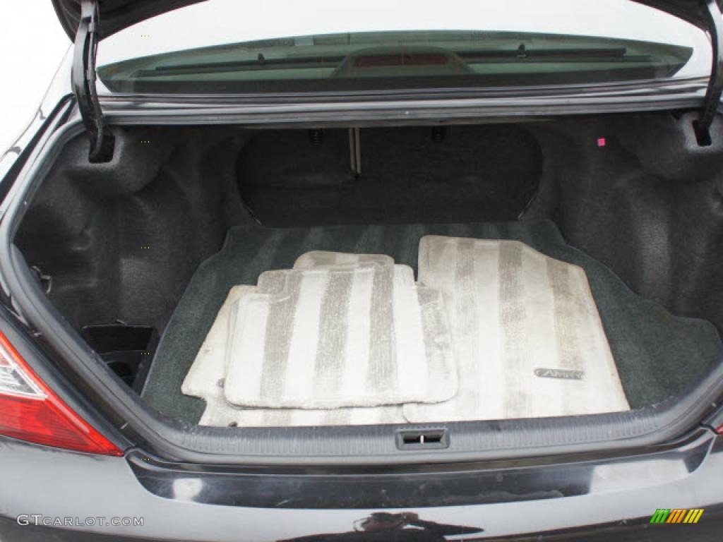 2004 Toyota Camry XLE Trunk Photos