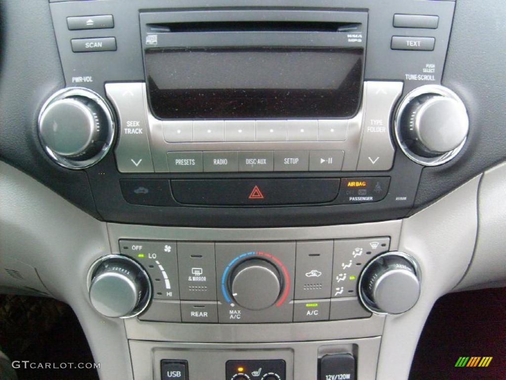 2011 Toyota Highlander V6 4WD Controls Photo #48433992