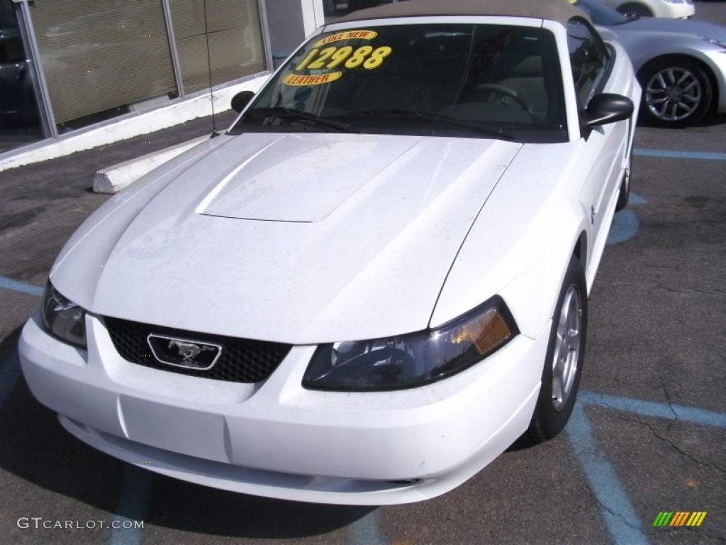 2003 Mustang V6 Convertible - Oxford White / Medium Parchment photo #2