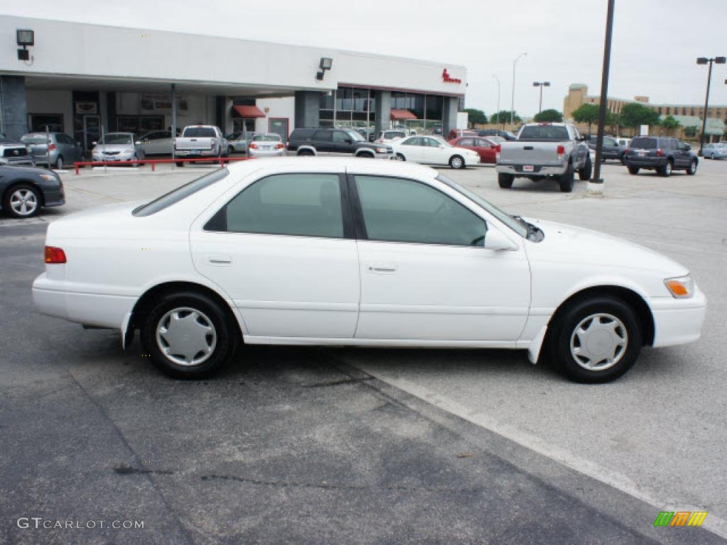 2000 Camry LE - Super White / Gray photo #5