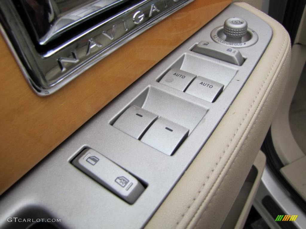 2007 Lincoln Navigator Ultimate Controls Photo #48436836