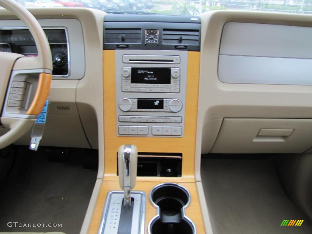 2007 Lincoln Navigator Ultimate Controls Photo #48437043