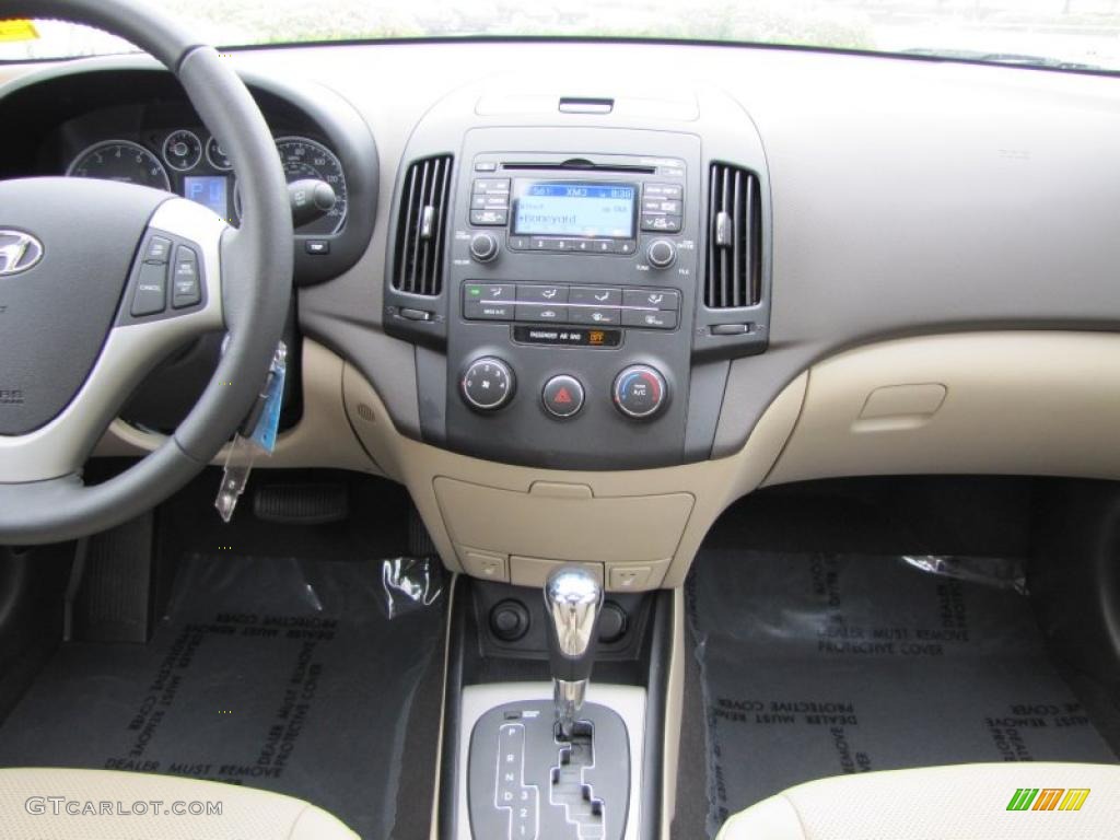 2011 Hyundai Elantra Touring SE Gray Dashboard Photo #48437505