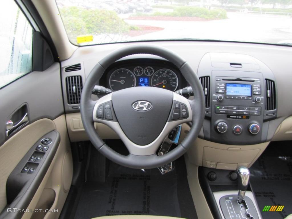 2011 Hyundai Elantra Touring SE Controls Photo #48437541