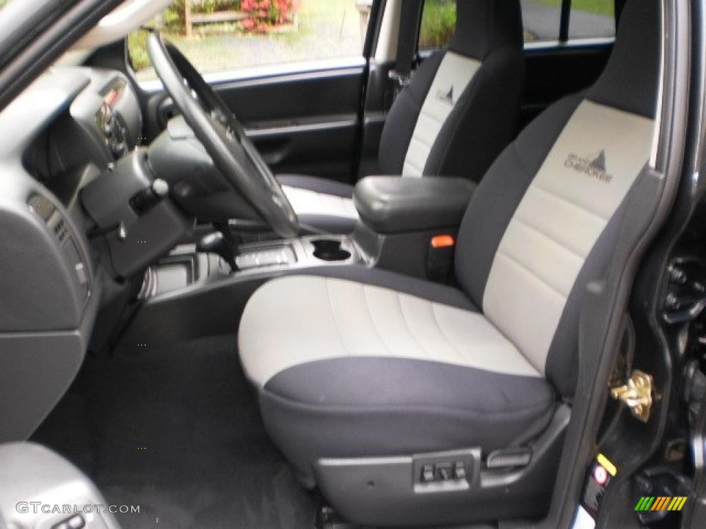 2004 Jeep Grand Cherokee Freedom Edition 4x4 Interior Photo