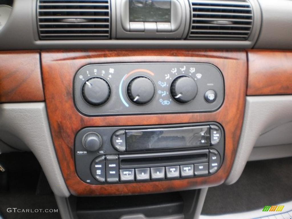 2005 Chrysler Sebring Limited Convertible Controls Photo #48440742