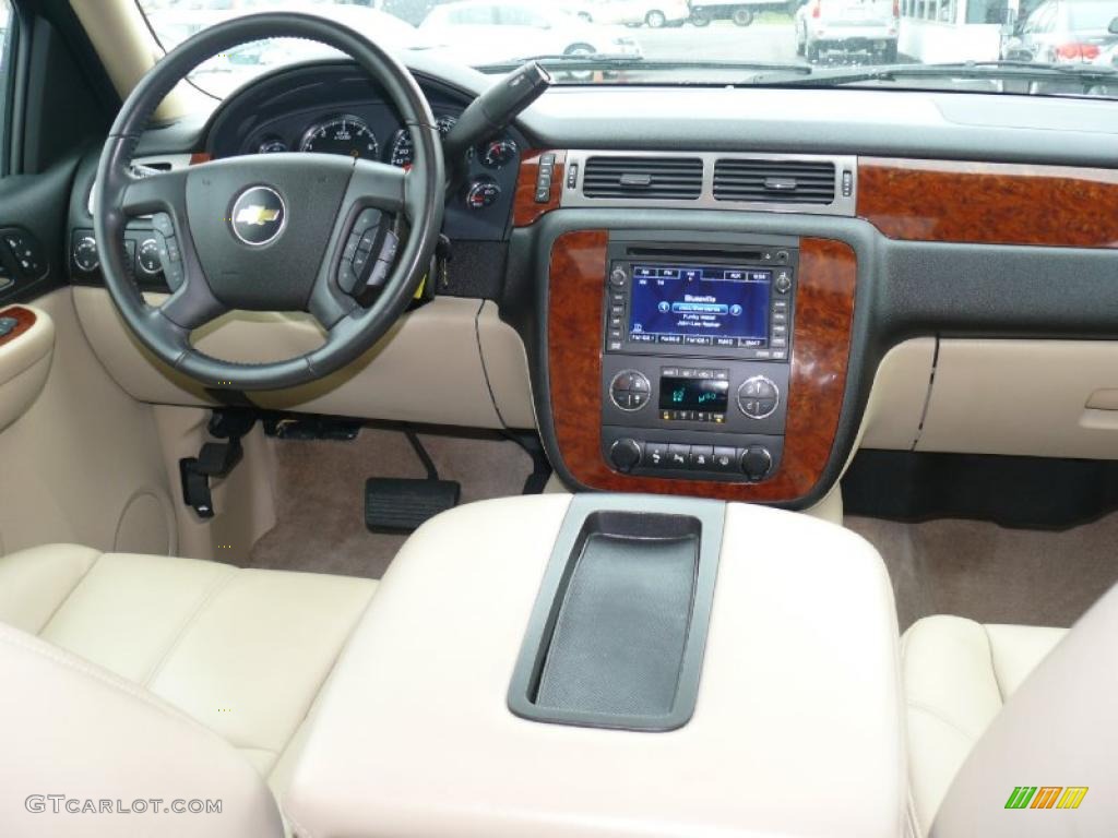 2008 Chevrolet Suburban 1500 LT 4x4 Light Cashmere/Ebony Dashboard Photo #48441708