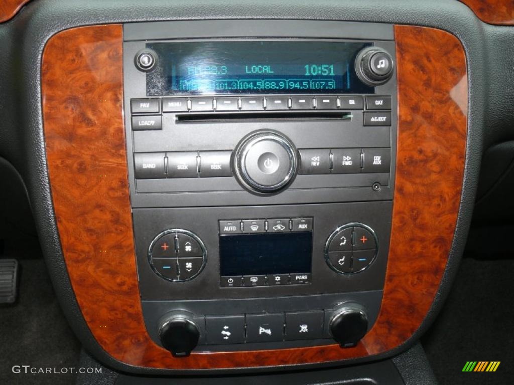 2008 Chevrolet Suburban 1500 LT 4x4 Controls Photo #48441951