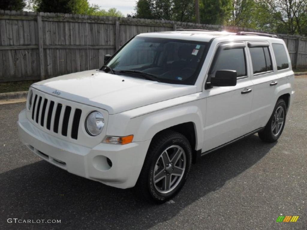 2010 Patriot Sport - Stone White / Dark Slate Gray photo #1