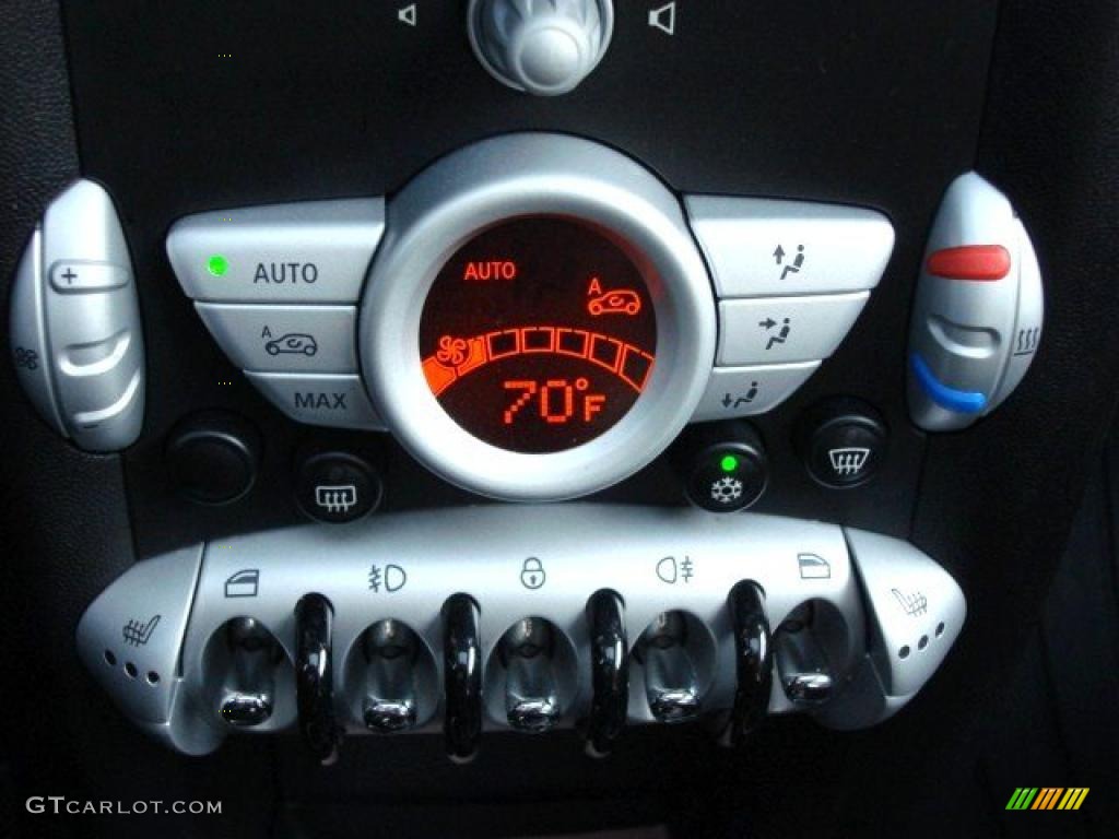 2007 Mini Cooper S Hardtop Controls Photo #48445890