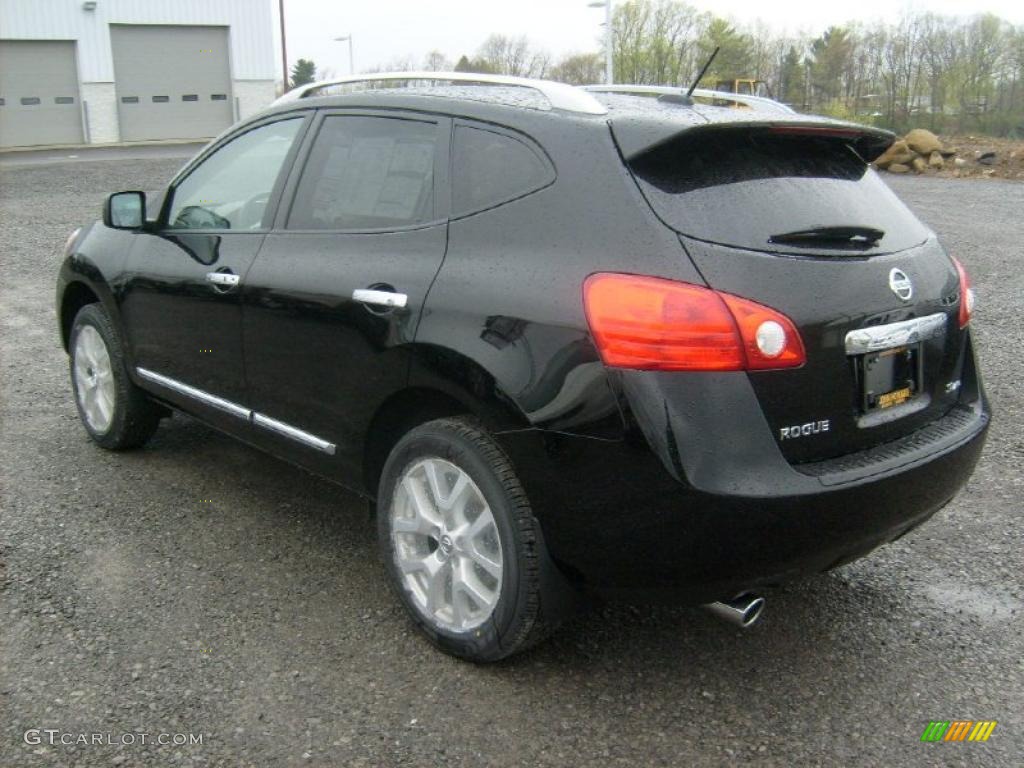 2011 Rogue SL AWD - Wicked Black / Gray photo #2