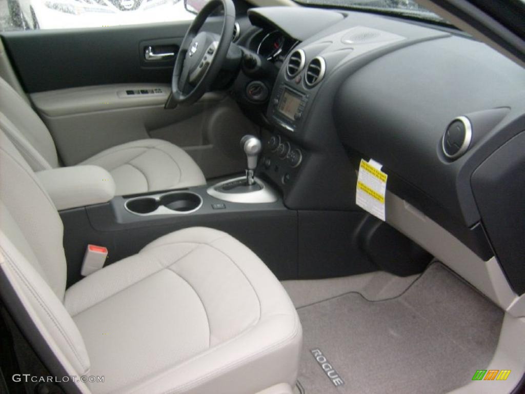 2011 Rogue SL AWD - Wicked Black / Gray photo #16