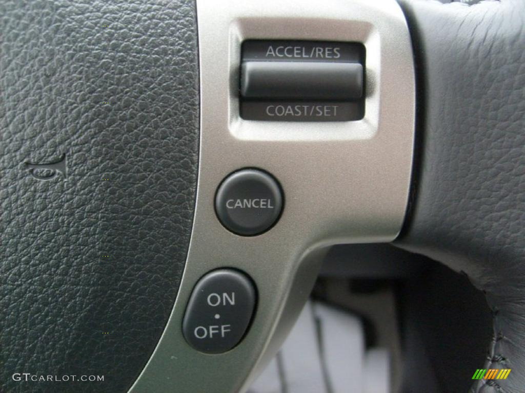 2011 Rogue SL AWD - Wicked Black / Gray photo #17