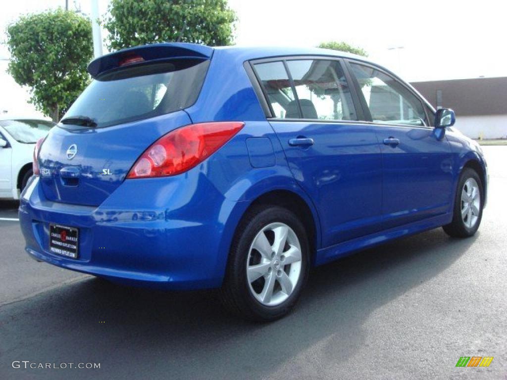 2011 Versa 1.8 SL Hatchback - Metallic Blue / Charcoal photo #3