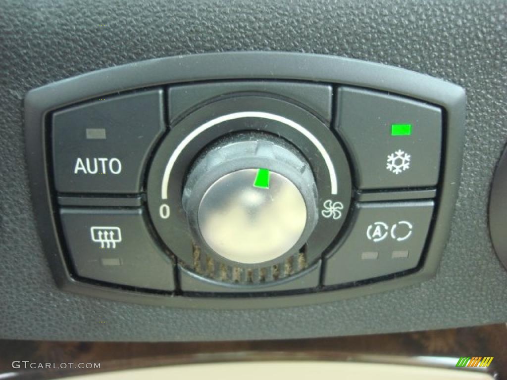 2007 BMW Z4 3.0si Coupe Controls Photo #48449199