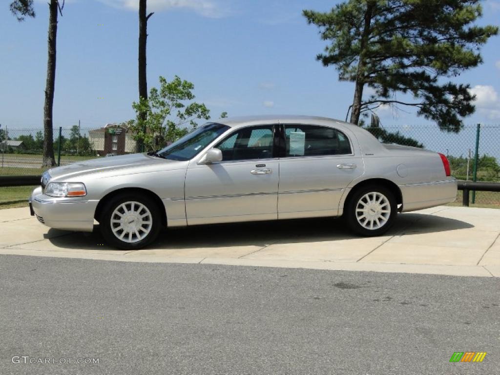 Silver Birch Metallic 2006 Lincoln Town Car Signature Exterior Photo #48450939