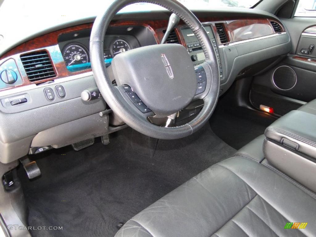 Medium Light Stone Interior 2006 Lincoln Town Car Signature Photo #48451008