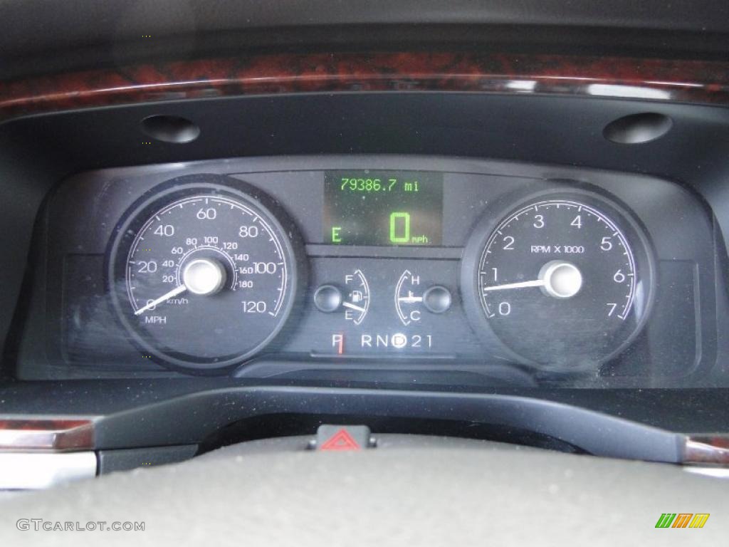 2006 Lincoln Town Car Signature Gauges Photo #48451083