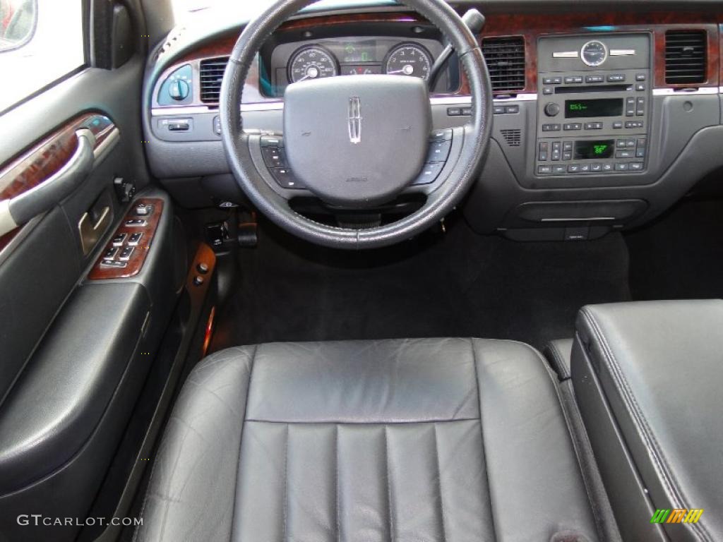 Medium Light Stone Interior 2006 Lincoln Town Car Signature Photo #48451107