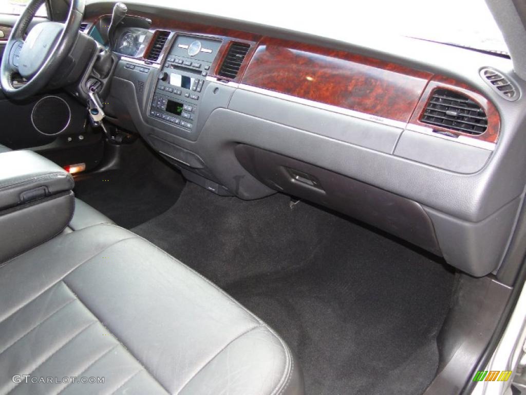 2006 Lincoln Town Car Signature Medium Light Stone Dashboard Photo #48451167