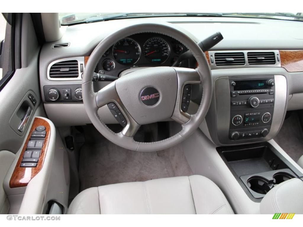 Light Titanium Interior 2007 GMC Yukon SLT 4x4 Photo #48452002