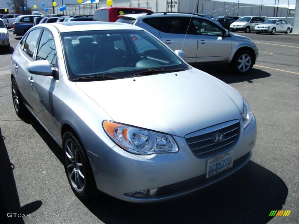 2009 Elantra SE Sedan - Quicksilver / Gray photo #2