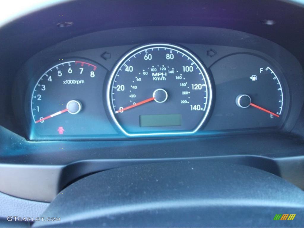 2009 Elantra SE Sedan - Quicksilver / Gray photo #4